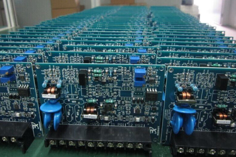 โซลูชันการประกอบ PCB สำหรับสายเคเบิลข้อมูลและการสื่อสาร Suntek Contact EMS