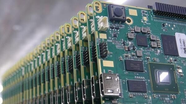 PCBA รถยนต์ Pcb ประกอบการ กระดาษแข็งยืดหยุ่น กระดาษแข็ง 0.5-10OZ แพ็คเกจ 0201 ในจีนและกัมพูชา