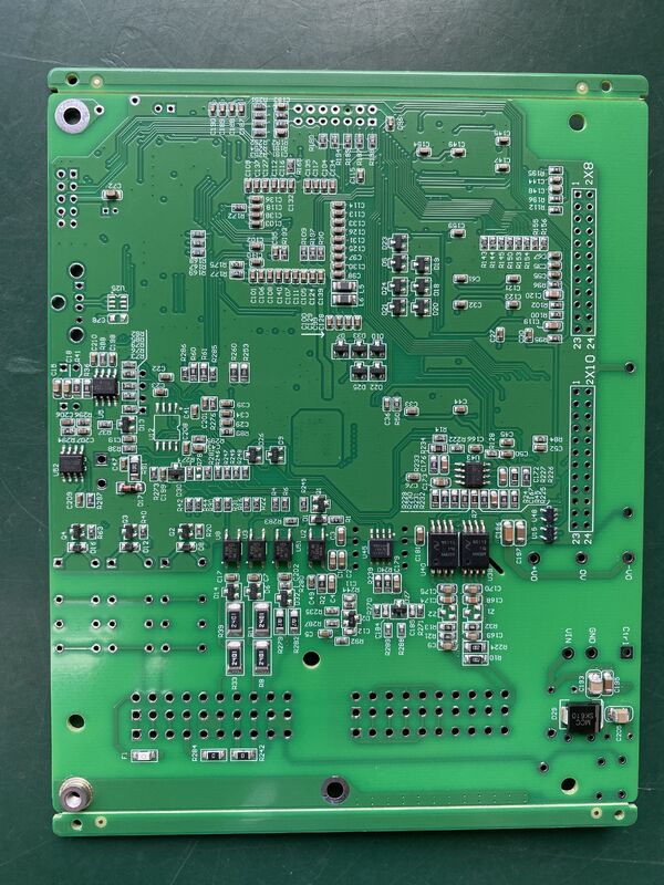 กว้างขวางหลุมขั้นต่ํา 01 มม การสื่อสาร PCB การประกอบ 6 ชั้น Tg170 และ Tg180 สูง ปรับปรุงให้ดีสําหรับอุปกรณ์สื่อสาร