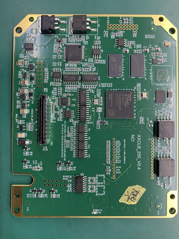 โมดูลโครงสร้างพื้นฐานการสื่อสารสีมาสก์บัดกรีสีน้ำเงิน พร้อมกล่องบรรจุภัณฑ์ด้านนอก รับประกันการขนส่งที่ปลอดภัยและการไหลเวียนของข้อมูล