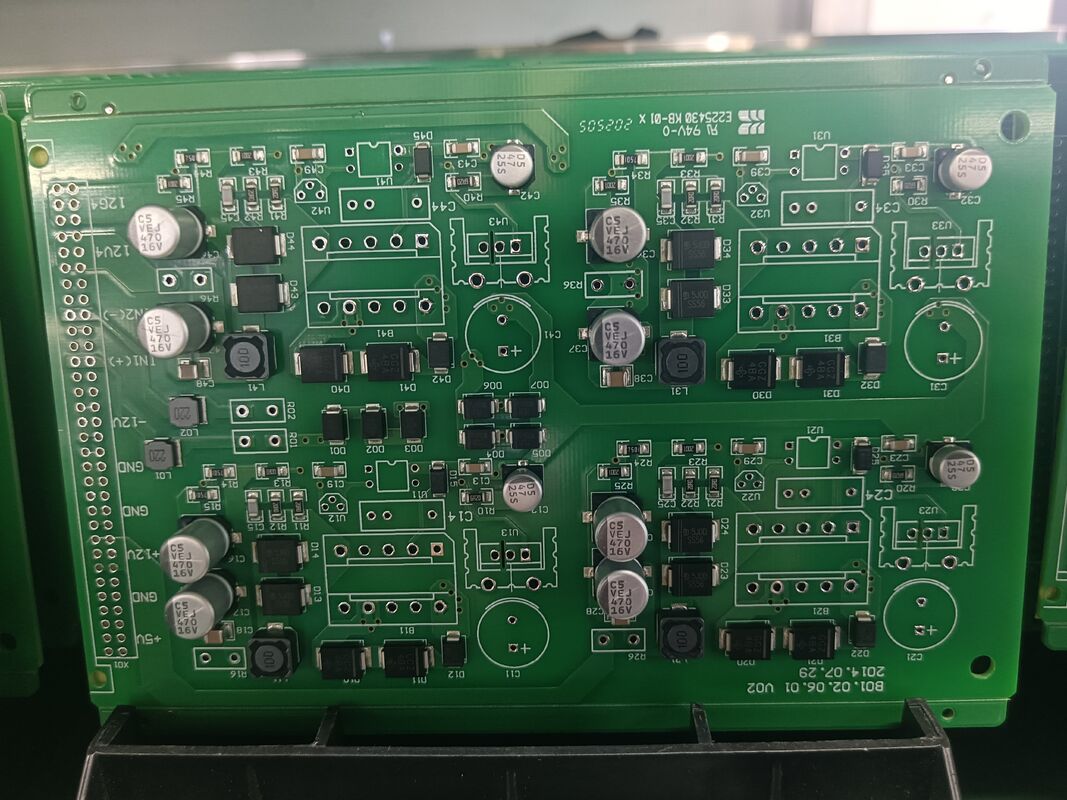 พื้นที่ประกอบ PCB พลังงานใหม่ 0.5-10 OZ ปลอดหมึก RoHS และ UL Compliant