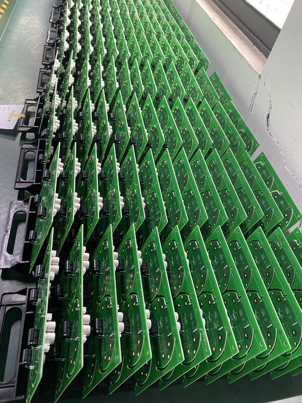 ขั้นต่ํา ช่องลูกบอล 0.3 มิลลิเมตร ความยาวต่ํากว่า 0.5 มิลลิเมตร กระบวนการผลิต PCB อุตสาหกรรม ขนาด PCB มากที่สุด 600 x 1200 มิลลิเมตร ปรับปรุงให้ดีสําหรับการวางแผน PCB ที่ซับซ้อน