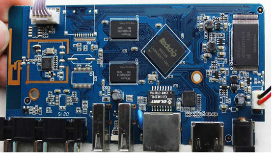 การประกอบ PCB แบบครบวงจรพร้อมการชุบทองคำ เงิน และการประกอบตามมาตรฐาน RoHS สีน้ำเงิน